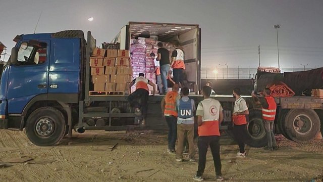 Papildoma humanitarinė pagalba pasiekė Gazą: atvyko dar 15 sunkvežimių