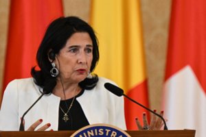 Sakartvelo prorusiškos partijos vadovas: parlamente nebepasitiksime prezidentės stovėdami