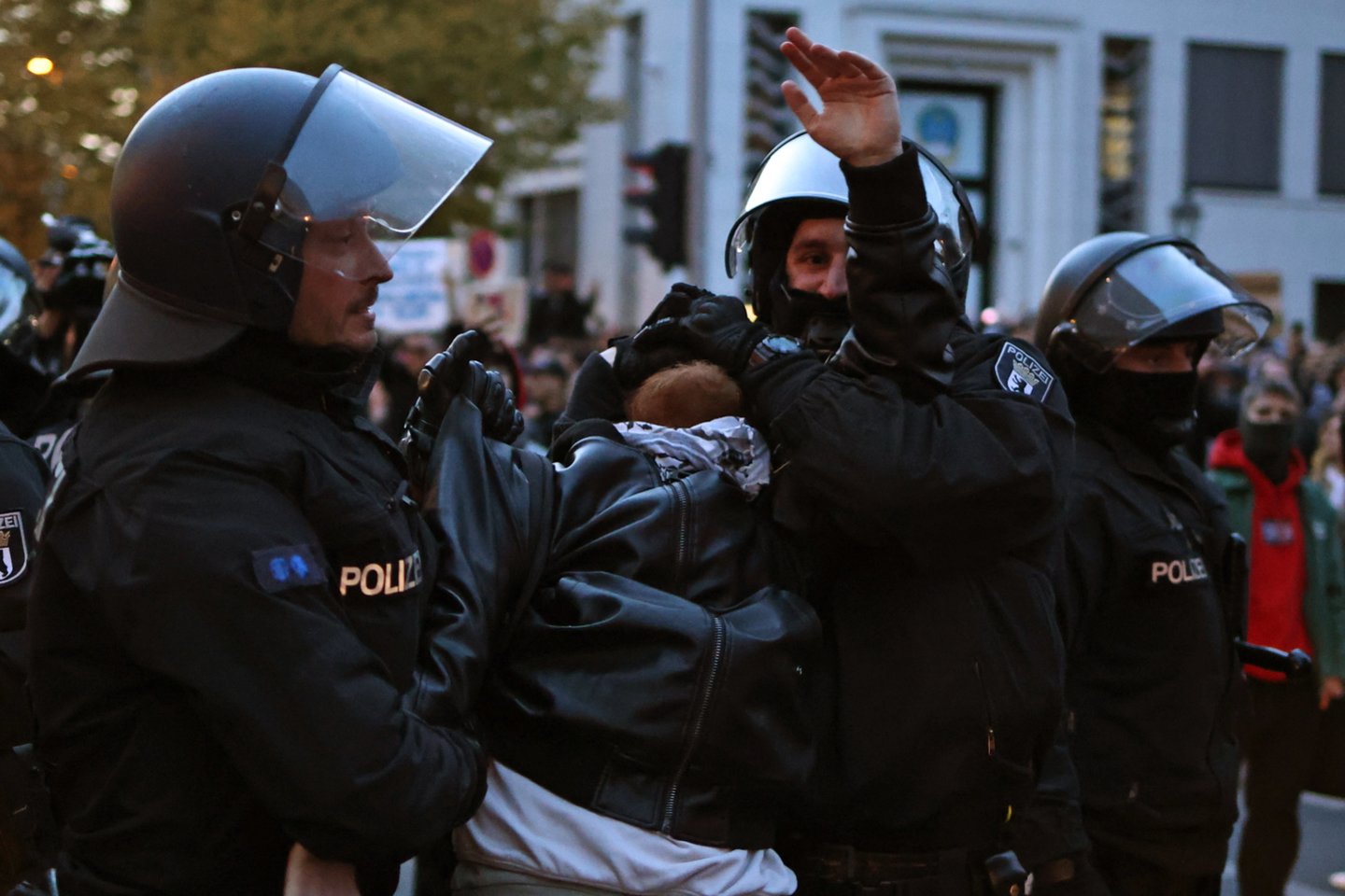Per palestiniečius palaikančius protestus sužeisti 65 Berlyno policininkai.<br>EPA-ELTA nuotr.