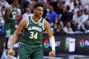 Milžiniškas „Milwaukee Bucks“ laimėjimas: G. Antetokounmpo pratęsė sutartį su Milvokio klubu