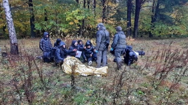 Lietuvos sieną bandę kirsti migrantai skundėsi Baltarusijos pareigūnų elgesiu: prireikė medikų