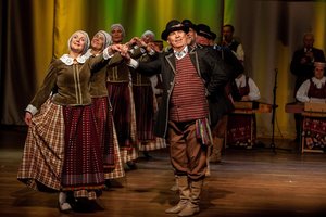 Lietuvos senjorus suvienys smagus liaudiškų šokių sambūris