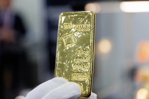 Kilus neramumams sumerkė pinigus į auksą: kiek dabar kainuoja ir ar verta jį pirkti