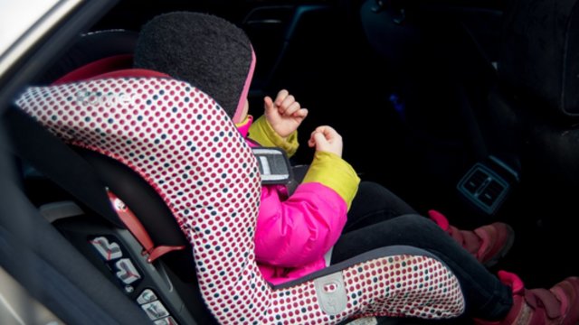 Nors požiūris į vaikų saugumą keliuose keičiasi, taisyklių paiso ne visi: priminė, kada kėdutė nebereikalinga