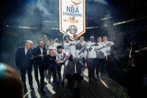 NBA žiedus atsiėmę „Nuggets“ naująjį sezoną pradėjo nugalėdami „Lakers“
