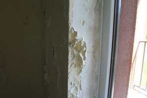 Atvėsus orams drėgmė namuose ima erzinti: pats paprasčiausias būdas tai sukontroliuoti