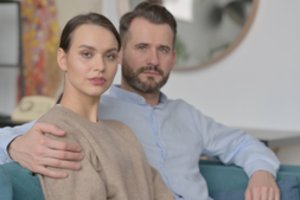 Ištekėjusi už 14 metų vyresnio vyro moteris neįtarė, kas laukia: buvo labai nemalonu