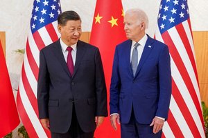 J. Bidenas: Xi Jinpingas klausė, ar AUKUS yra mėginimas „apsupti Kiniją“
