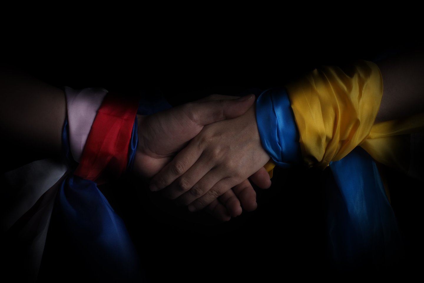 Rusijos ir Ukrainos vėliavos.<br>123rf.com asociatyvi nuotr.