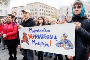 Rezoliucijos dėl mokytojų darbo užmokesčio didinimo svarstymas perkeltas į kitą Seimo posėdį