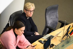 Valdančiąją koaliciją laužo dar vienas konfliktas: bendravimas – tik per žiniasklaidą