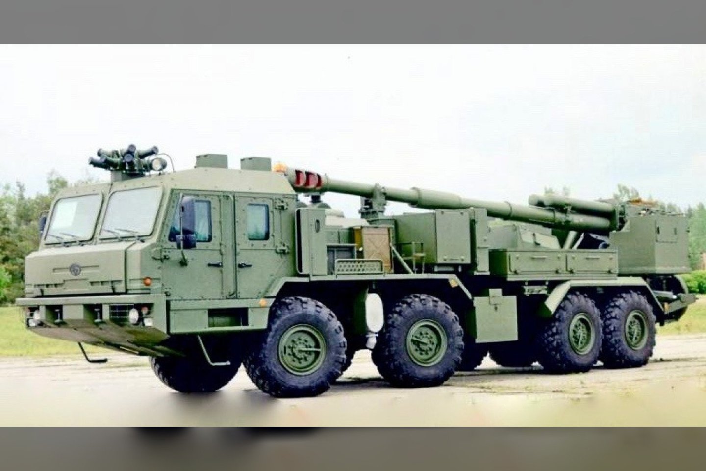  Rusijos valstybinės ginklų korporacijos „Rostech“ spaudos tarnyba pranešė apie pirmosios 152 mm kalibro savaeigių artilerijos sistemų „2S43 Malva“ partijos perdavimą.<br> Atvirųjų šaltinių nuotr.