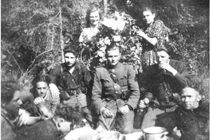 Vadino moteris „įvairaus plauko elementais“, kurių „buvimas partizanų organizaciniuose vienetuose neigiamai veikia partizanus“