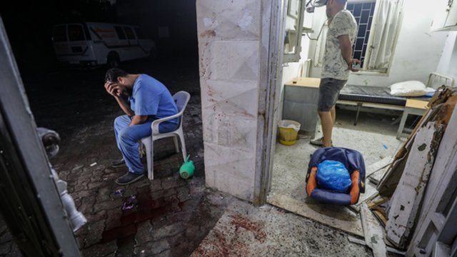 „Hamas“ įkaitais laikomų žmonių artimieji lieja ašaras: norime pažvelgti į juos gyvus arba mirusius