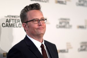 Mirė serialo „Draugai“ žvaigždė Matthew Perry: aktorius rastas negyvas namuose