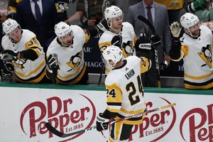 Tragedija ant ledo: buvęs NHL žaidėjas mirė, kai pačiūža perrėžė jam kaklą