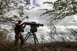 Vakarai sureagavo į Rusijos kaltinimus dėl riaušių Dagestane, Ukrainos partizanai atskleidė rusų laivų raketų logistiką Kryme