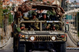 Gazoje vyksta sausumos mūšiai, baiminamasi dėl ligoninių