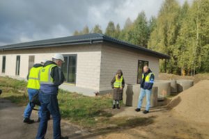 Inspektoriai narsto statybos įmones: primena, ką turi žinoti komandiruoti darbuotojai