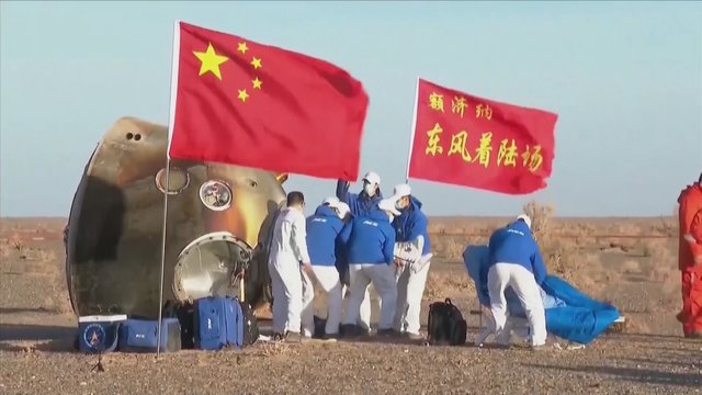 Į Žemę sugrįžo trys Kinijos astronautai – kosminėje stotyje prabuvo penkis mėnesius
