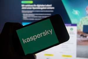 Kanada vyriausybės telefonuose uždraudė naudoti „WeChat“ ir „Kaspersky“