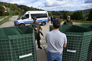 Slovakijos vyriausybė atšaukė sustiprintą sienos su Vengrija apsaugą