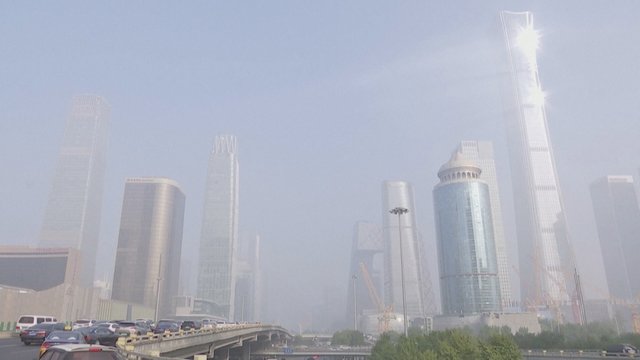Kiniją apgaubė stiprus smogas: valdžia perspėjo visuomenę dėl prasto matomumo