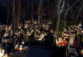 Papasakojo, kaip puošia kapus: „Gėles stengiuosi pirkti gyvas, man dirbtinės negražu“