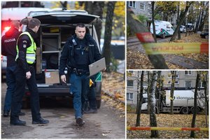 Tragedija Vilniuje: atbulomis važiavęs šiukšliavežis ankštame kieme suvažinėjo moterį