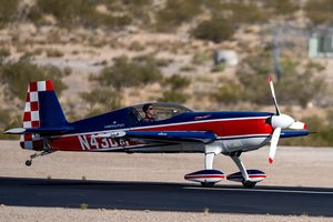 Pasaulio akrobatinio skraidymo čempionatas JAV dėl nepalankių orų sąlygų užsitęsė