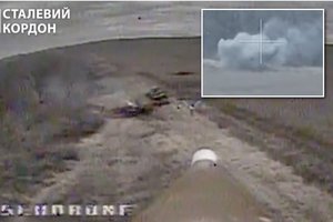 Rusų tankai užlipo ant savo pačių minų – bet pribaigti teko ukrainiečiams