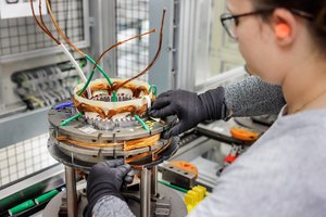 „Renault“ ėmėsi ambicingo tikslo – sukurti naujos kartos elektrinį variklį