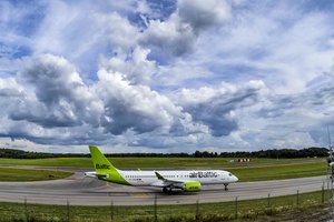 Pradeda žiemos sezoną iš Vilniaus: jau įvyko pirmasis skrydis į Dubajų