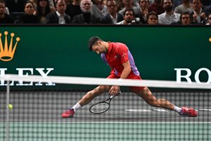 Po sunkios pergalės Paryžiuje – N. Džokovičius prabilo: „Daugau laiko praleidau ant klozeto nei aikštelėje“