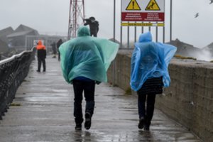 Europą nusiaubusi audra „Ciaran“, nors ir nusilpusi, pasieks ir Lietuvą: klimatologas paaiškino, ko tikėtis