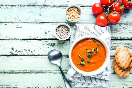 Moliūgų sriuba su pomidorais: pasigaminti paprasta, o skonis nustebins