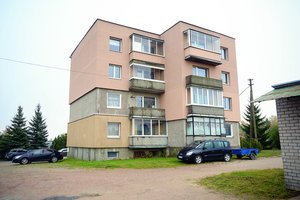 Vievio daugiabučio nuotrauka tapo interneto įžymybe: renovacijos kuriozai kelia ir juoką, ir šiurpą