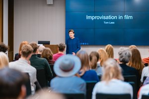 Kino industrijos renginiai „Scanoramoje“: „Oskaro“ laureato meistriškumo dirbtuvės ir Magelano kelionės scenaristams