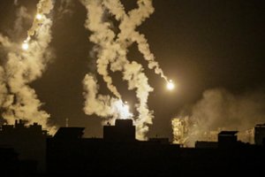 Izraelis pranešė apie didelę operaciją Gazos Ruože: kariai ir tankai užima pozicijas, vyksta stiprūs oro antskrydžiai