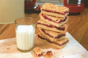 Niekad neatsibostantis trupininis pyragas: V. Radzevičius dalijasi iš močiutės paveldėtu receptu