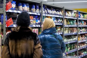 Maistas niekaip nepinga: pratina prie aukštų kainų, nes „šuo ir kariamas pripranta“?