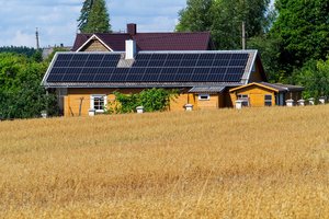 Patarė, ką žinoti planuojantiems įsirengti saulės elektrinę: apie tai galėjote ir nepagalvoti