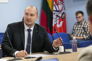 G. Jakštas atkirto A. Armonaitei: neatsakinga mokytojų atliekamas veiklas vadinti „snaigių karpymu“