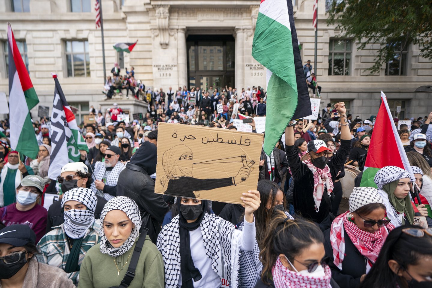 Per didžiulę demonstraciją JAV sostinėje Vašingtone dešimtys tūkstančių žmonių šeštadienį reikalavo „Laisvės Palestinai“.<br>EPA-ELTA nuotr.