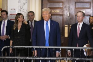 D. Trumpas atvyko į Niujorko teismą duoti parodymų sukčiavimo byloje