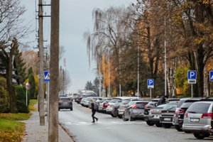 Panevėžyje – pasipiktinimas neatsakingu tėvų, vežančių vaikus į mokyklas, elgesiu: iki nelaimės – tik vienas žingsnis