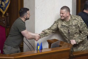 Rusija paskleidė melą apie V. Zalužno „sąmokslą“ prieš V. Zelenskį: ragina neapsigauti