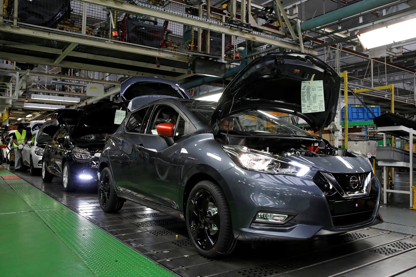 „Nissan“ ir „Renault“ skelbia, kad startuoja „iš naujo subalansuotas“ jų aljansas.<br>REUTERS/Scanpix nuotr.