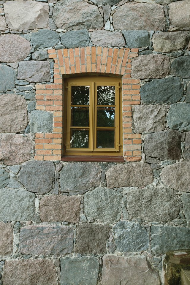 Liubavo dvaro malūno pastatatas stebina akmens mūro kokybe.<br>G.Karoso nuotr.