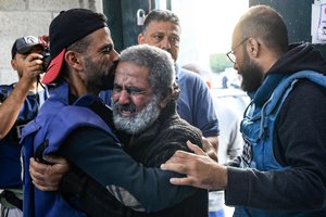 Atidaryta Gazos ir Egipto siena, evakuojami sužeistieji ir užsieniečiai, Kanadoje apšaudytos dvi žydų mokyklos